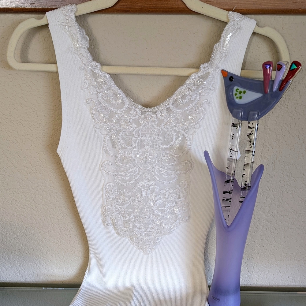 NWOT Samuel Dong White Tank Top With Embroidery And Sequins Sz S